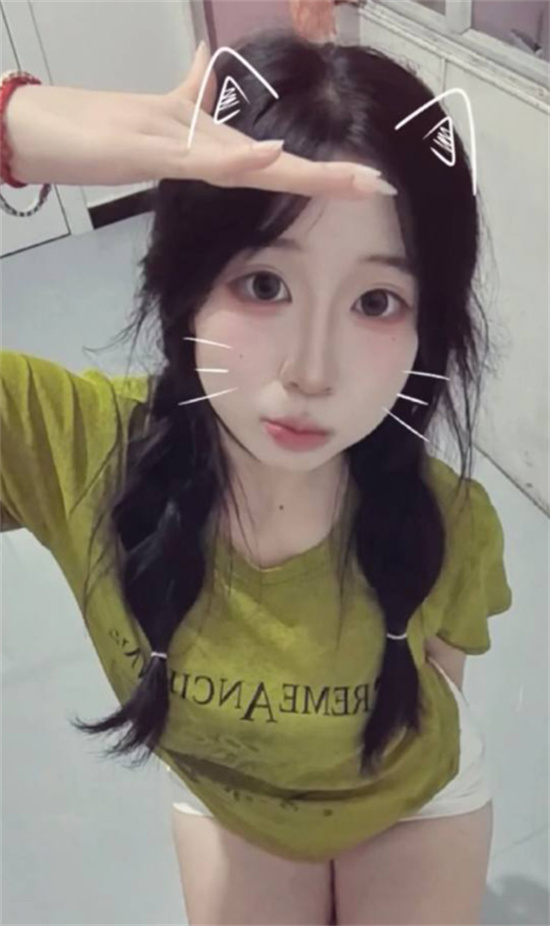 河北某大学24级学妹 私密自拍照片视频疑似售卖 直播尺度大胆反差惊人-吃瓜网