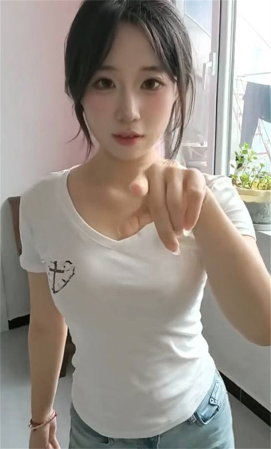 河北某大学24级学妹 私密自拍照片视频疑似售卖 直播尺度大胆反差惊人-吃瓜网