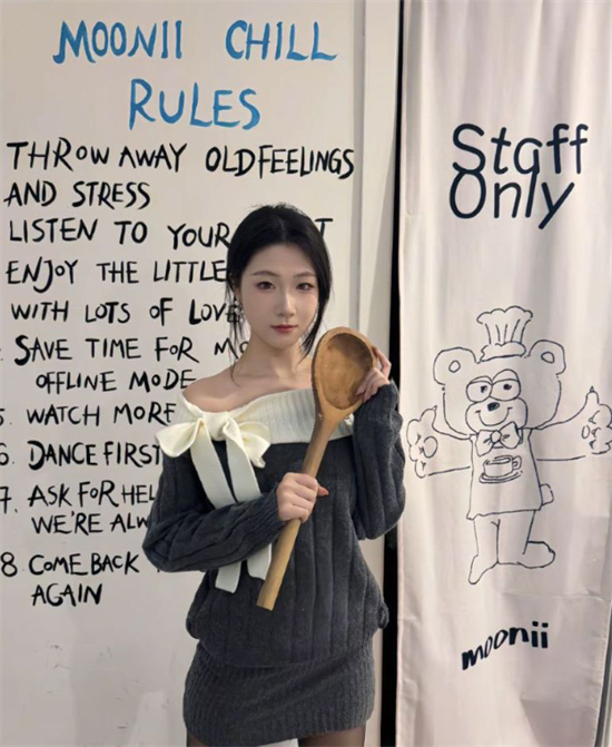 潍坊小米汽车4S店女主播杉杉私密视频意外流出 甜美直播人设引热议-吃瓜网