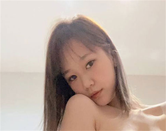 台湾高颜值美女晓洁 私密自拍视频外流 清纯外表下极致反差引爆讨论-吃瓜网