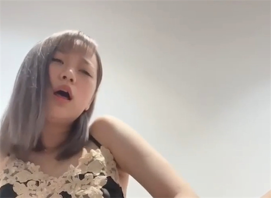 台湾高颜值美女晓洁 私密自拍视频外流 清纯外表下极致反差引爆讨论-吃瓜网