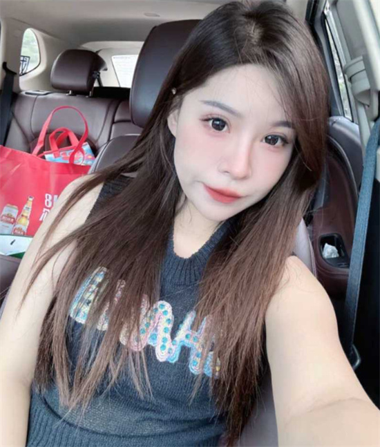 湖北某大学富家女涉世未深 被男友哄骗拍下私密视频 调教的服从性极高-吃瓜网