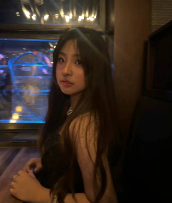 湖北某大学富家女涉世未深 被男友哄骗拍下私密视频 调教的服从性极高-吃瓜网