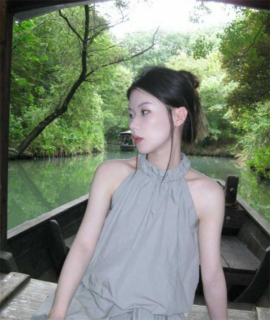 广西桂林女生不雅视频疯传!多套情趣装服侍男友 全程露脸亲密互动被曝光-吃瓜网