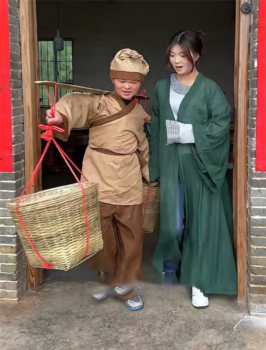 网红小马云 范小勤 青春期到处发骚撩妹 私拍视频被曝光相当炸裂-吃瓜网